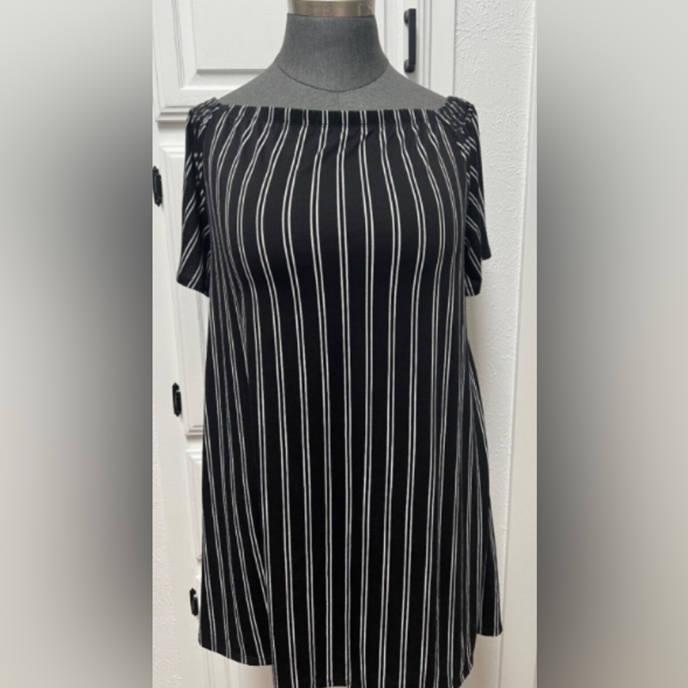 West loop off the shoulder Women’s black and white soft light weight dress cute
